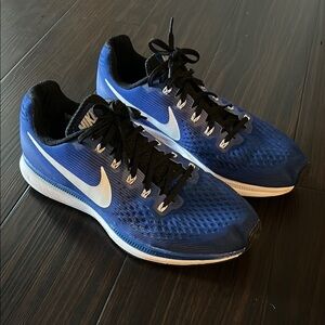 Nike Dynamic Blue and White Sneakers